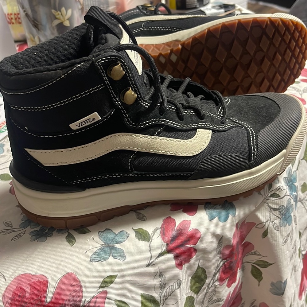 Women’s van boots